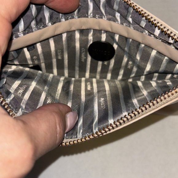 MIMCO LIGHT PINK ROSE GOLD PATENT LEATHER WRISTLET - Picture 5 of 8